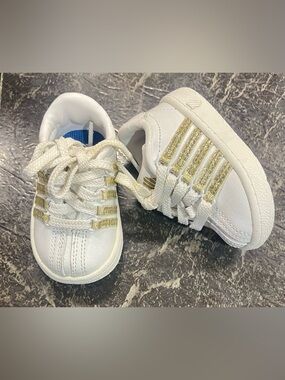 K-Swiss Classic VN model for infants size 2